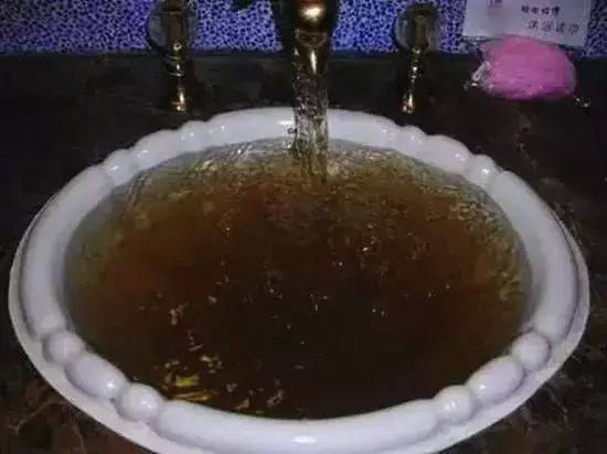看看您家用的水管，是不銹鋼水管太貴，還是家人的健康不值得投資？